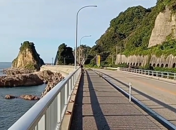 新潟県村上市、名勝・笹川流れの風景。