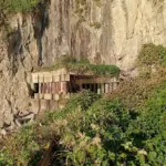 笹川流れを通る国道345号。馬下大橋の脇の旧道にひっそりと残る大正浦隧道の様子。