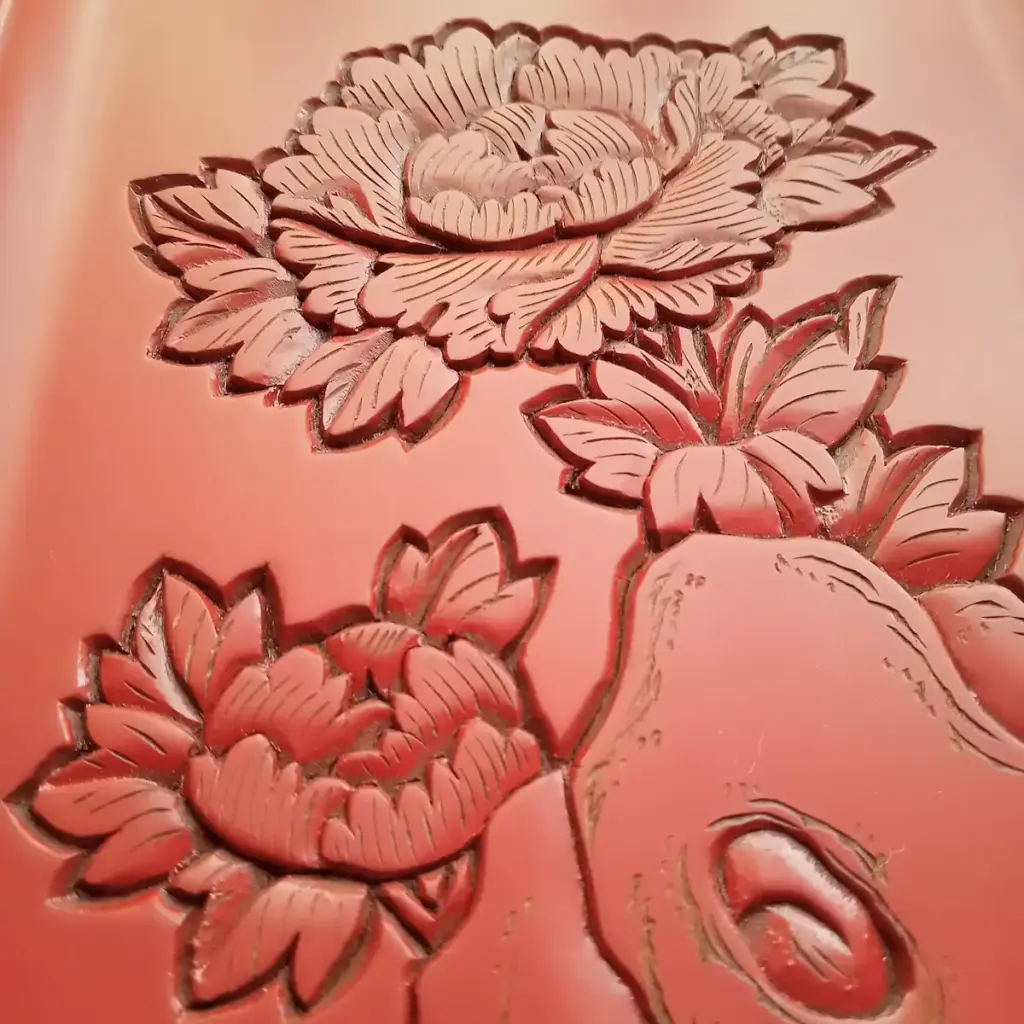 村上木彫堆朱の岩牡丹柄の名刺盆