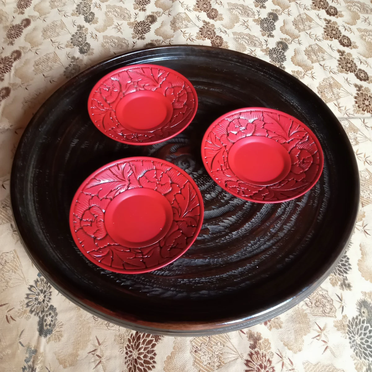 唐草牡丹柄の茶托