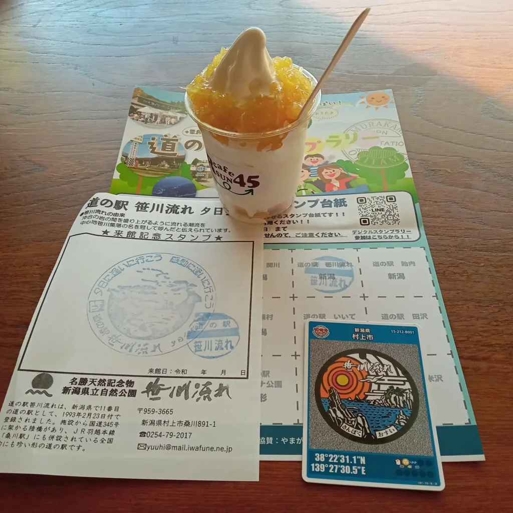Cafe R sun 45（カフェ アール サン ヨンゴ）のスイーツと記念スタンプ、マンホールカード