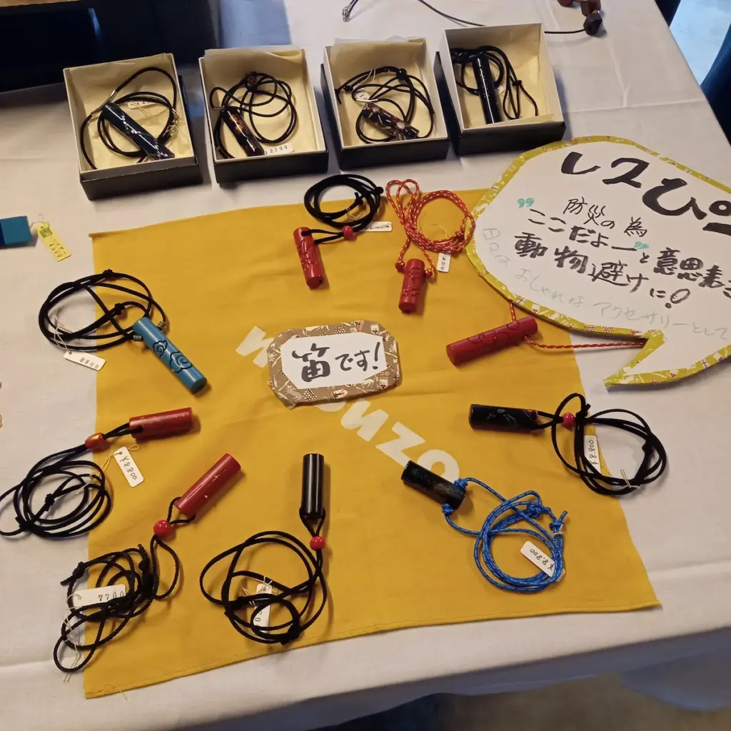 第8回漆うる和しで販売されていた漆の笛「レスぴー」