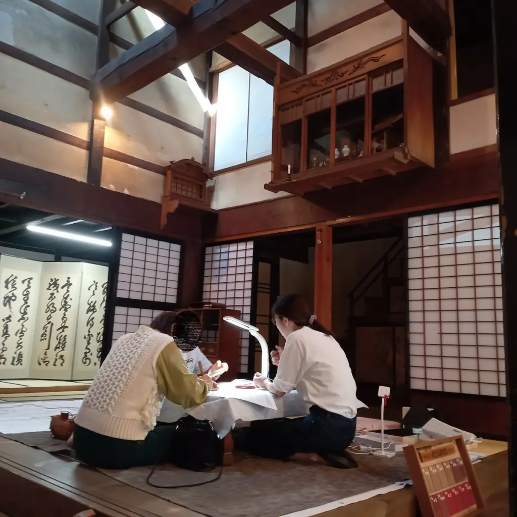 木彫体験の様子