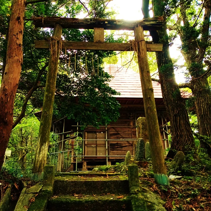 二の鳥居前。奥に社殿が見えます。