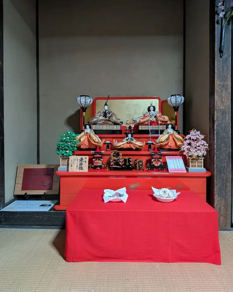 雛人形。小和田家から市に寄付されたもの。