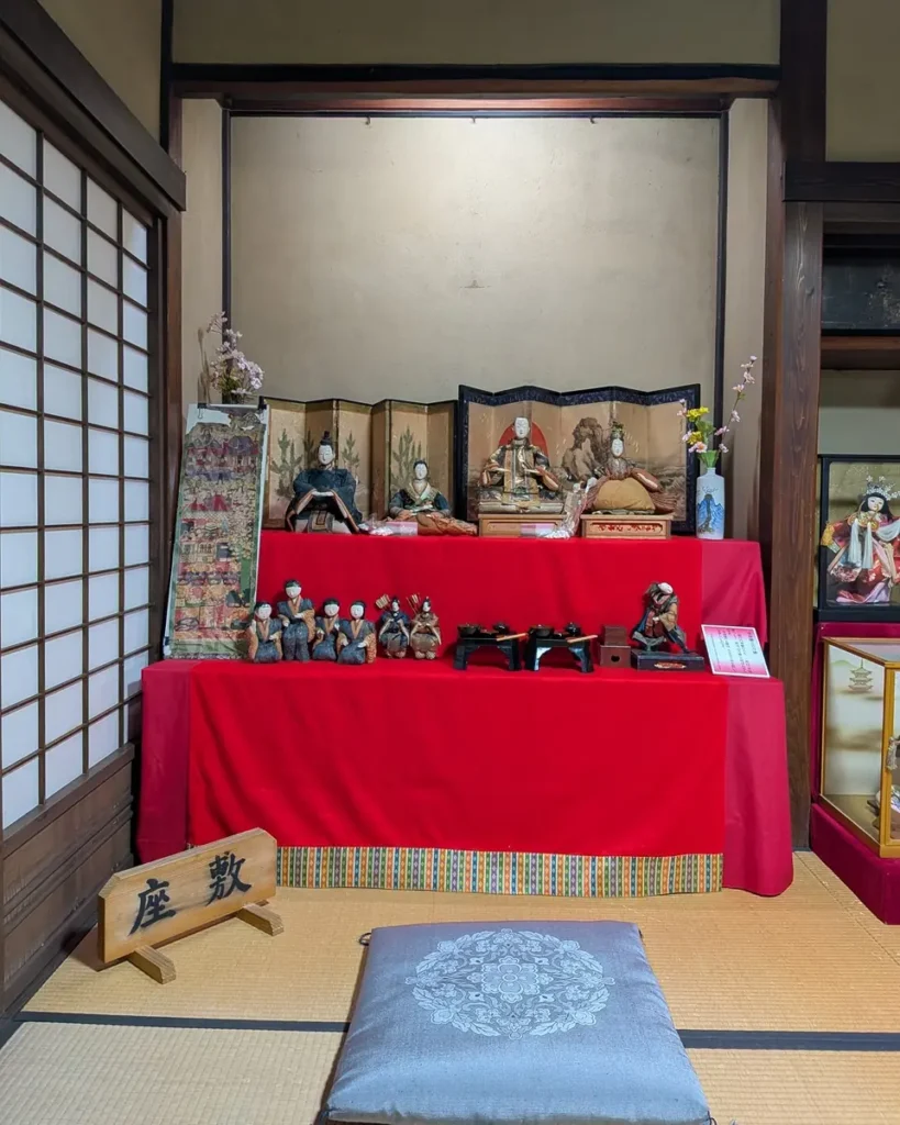 享保雛と古今雛。