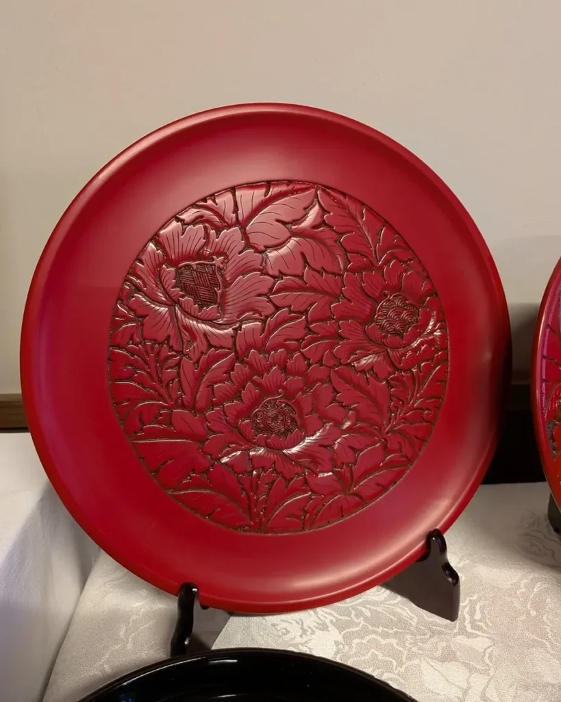 堆朱まつりで販売されていた村上木彫堆朱の丸盆