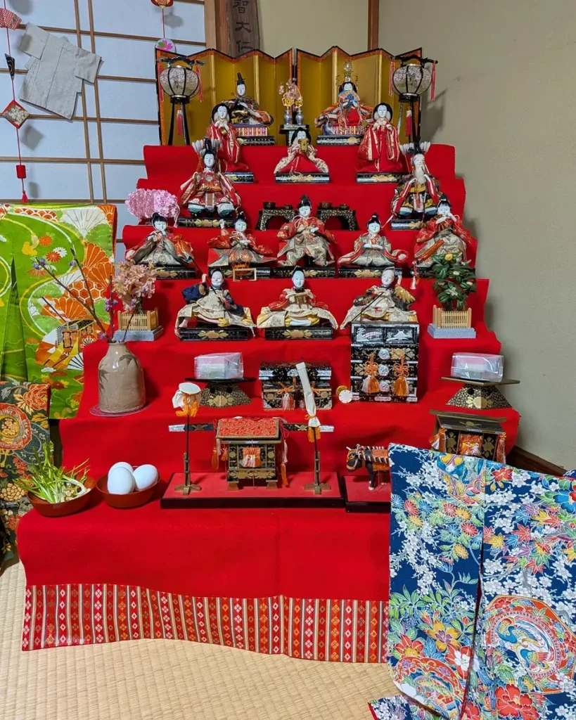 段飾りの雛人形