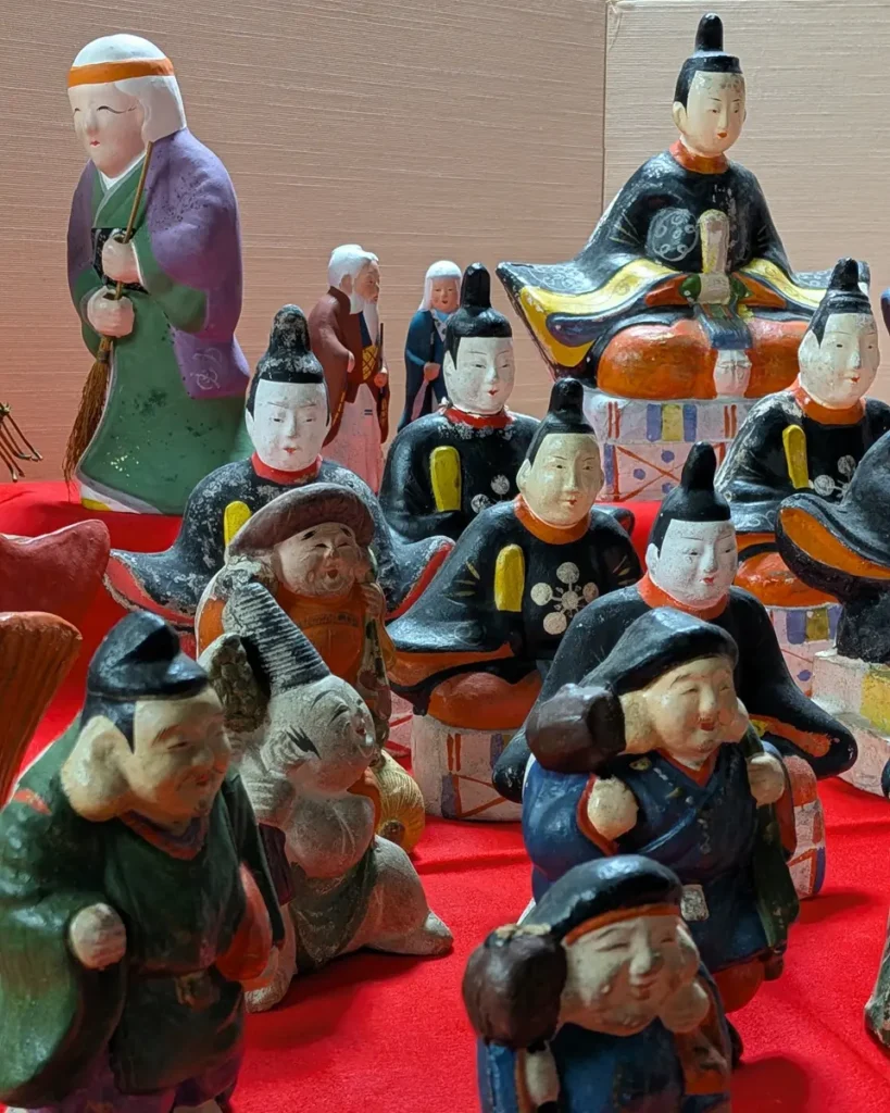 土人形。大黒様や天神様。
