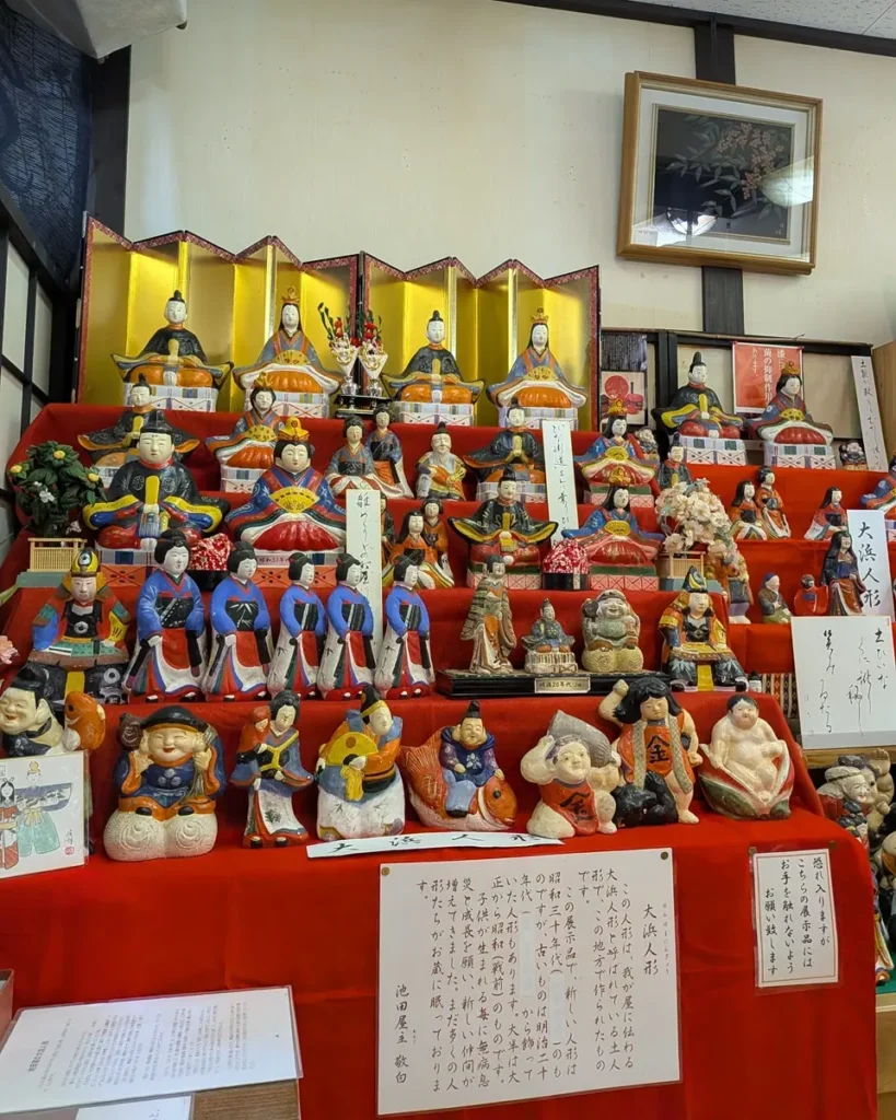 明治20年代から昭和30年代にかけての大浜人形。大半は大正から昭和戦前のもの。