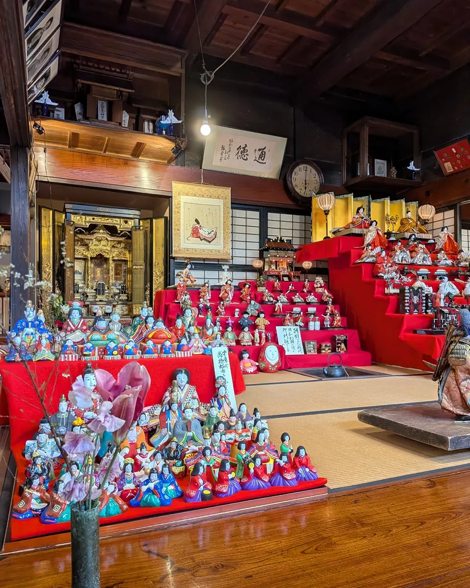 所狭しと並べられた人形さま