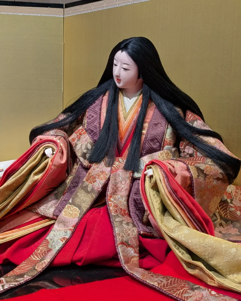 十二単の人形さま