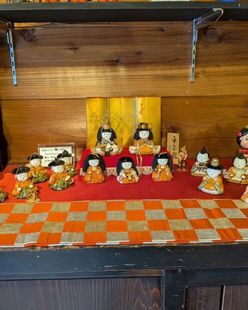 平安雛や昭和レトロの雛人形