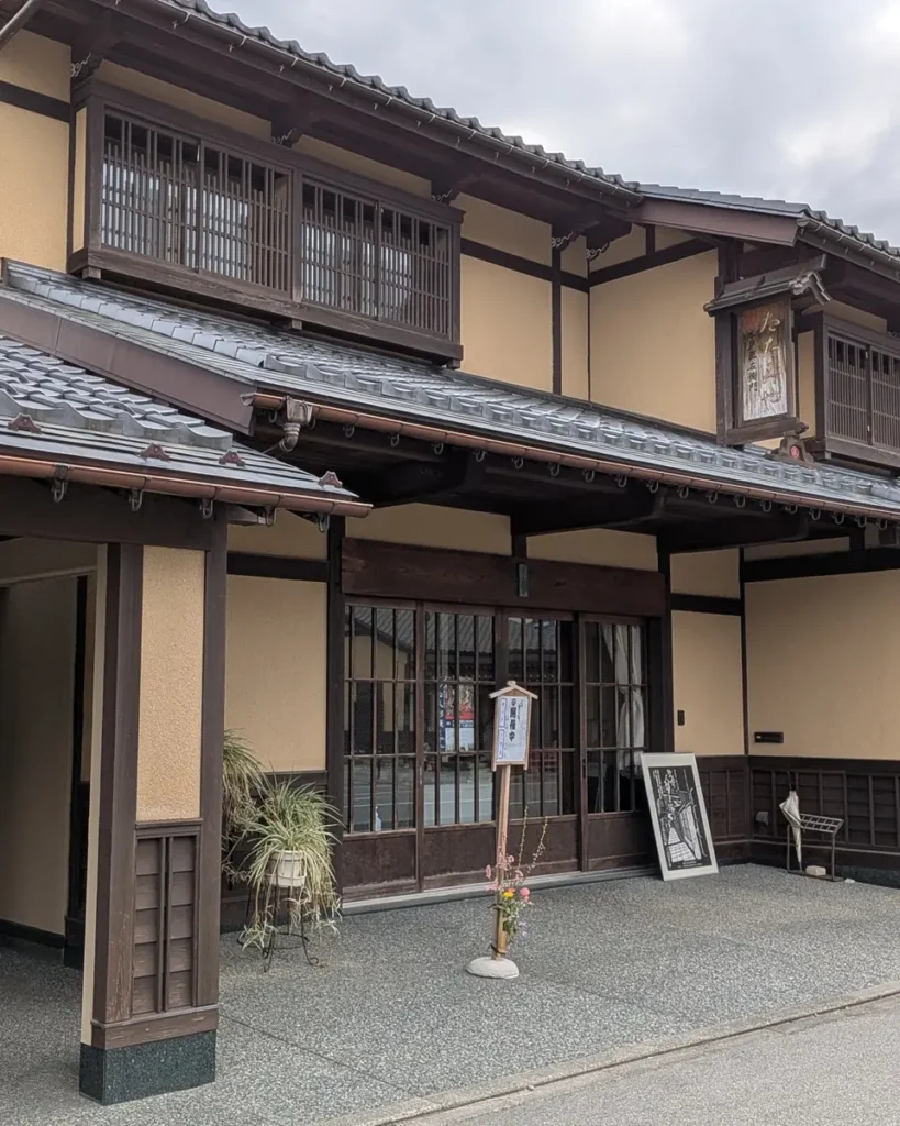 木戸畳工業の外観