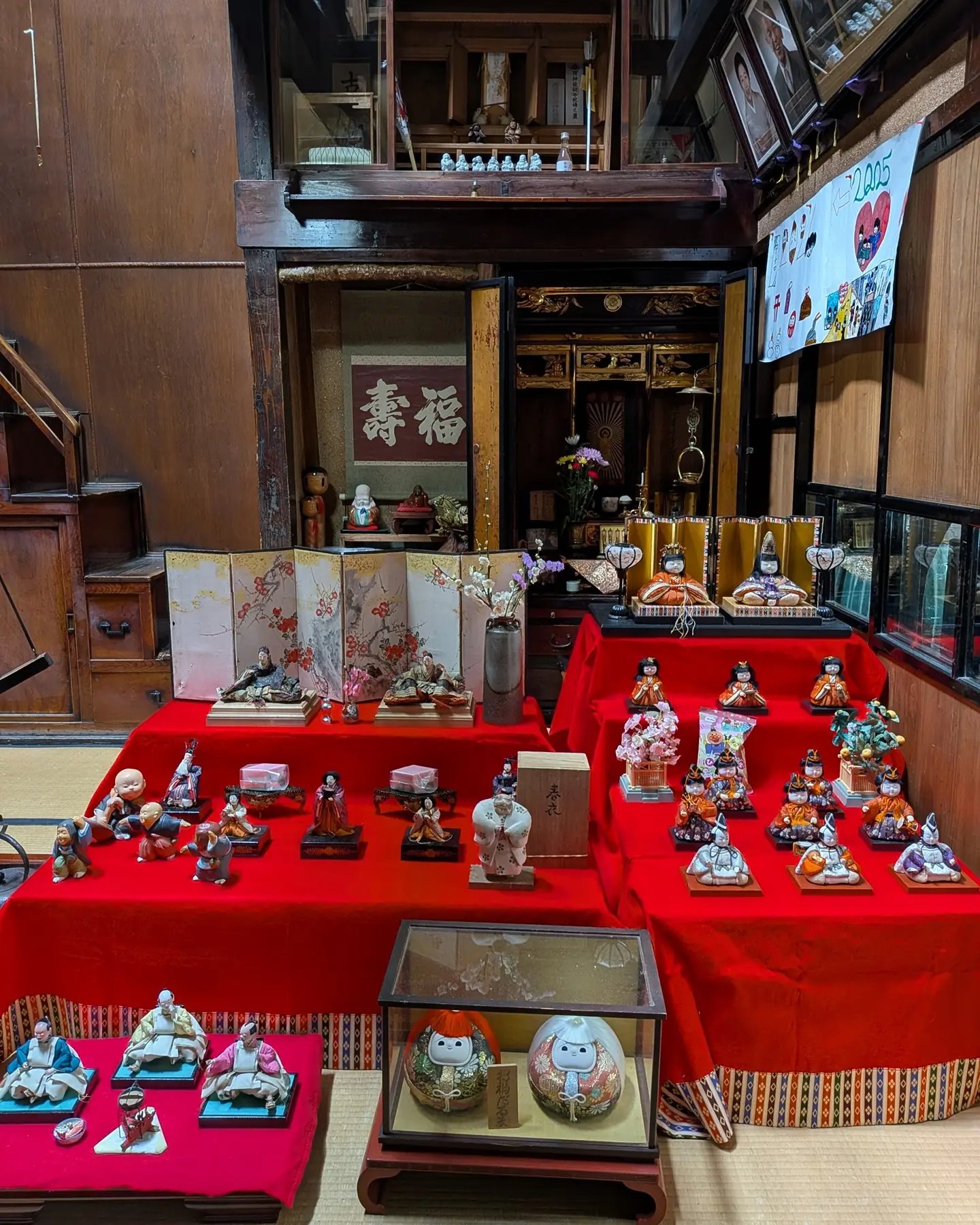 仏間に並ぶ人形さま