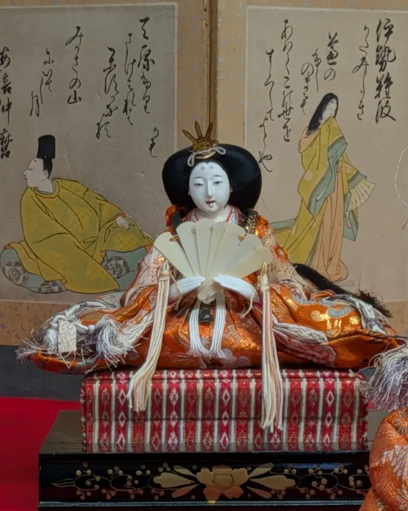 穏やかなお顔のお雛さま