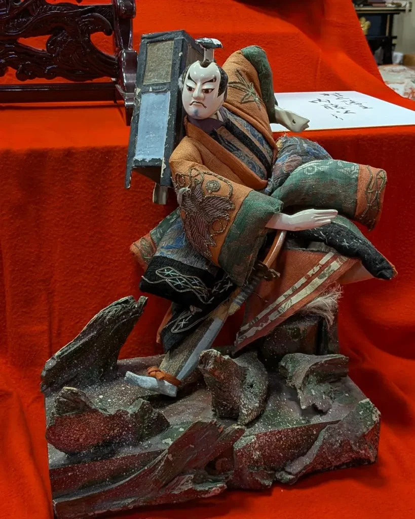 義経の歌舞伎人形