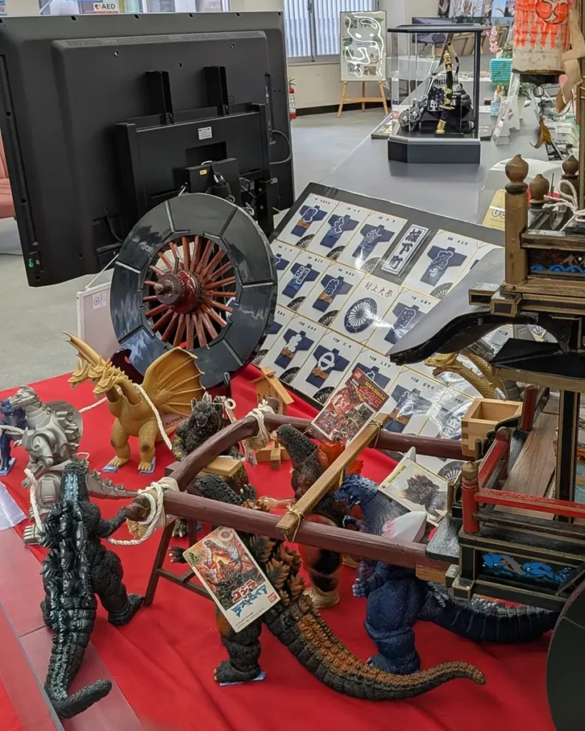 懐かしい怪獣のソフビ人形