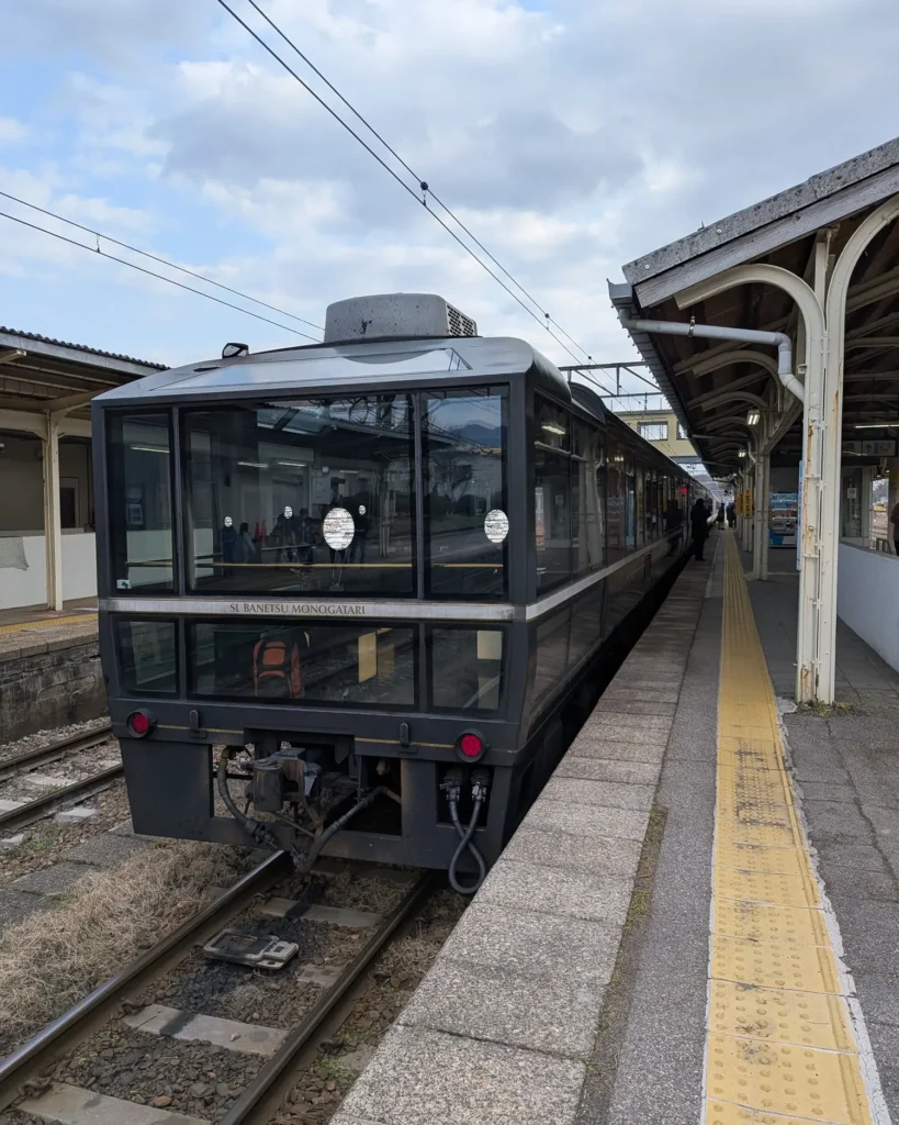 7号車の外観。DL村上ひな街道号の最後尾、グリーン車の乗客専用のパノラマ展望室です。