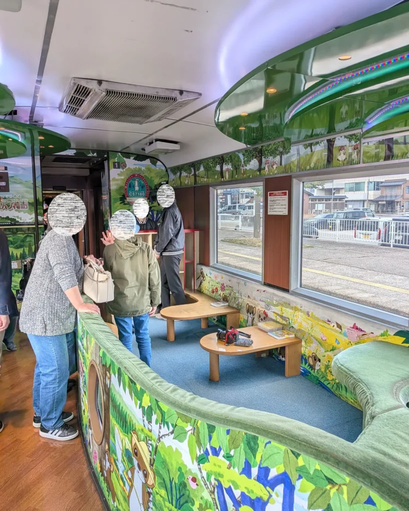 DL村上ひな街道号先頭の1号車。キッズスペースがあります。