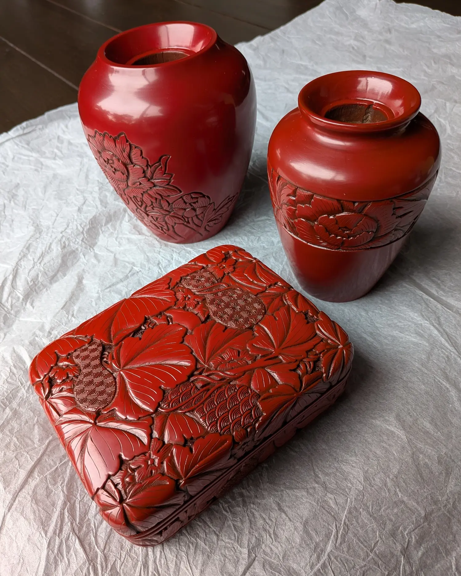 Finished Murakami Kibori Tsuishu vase and box