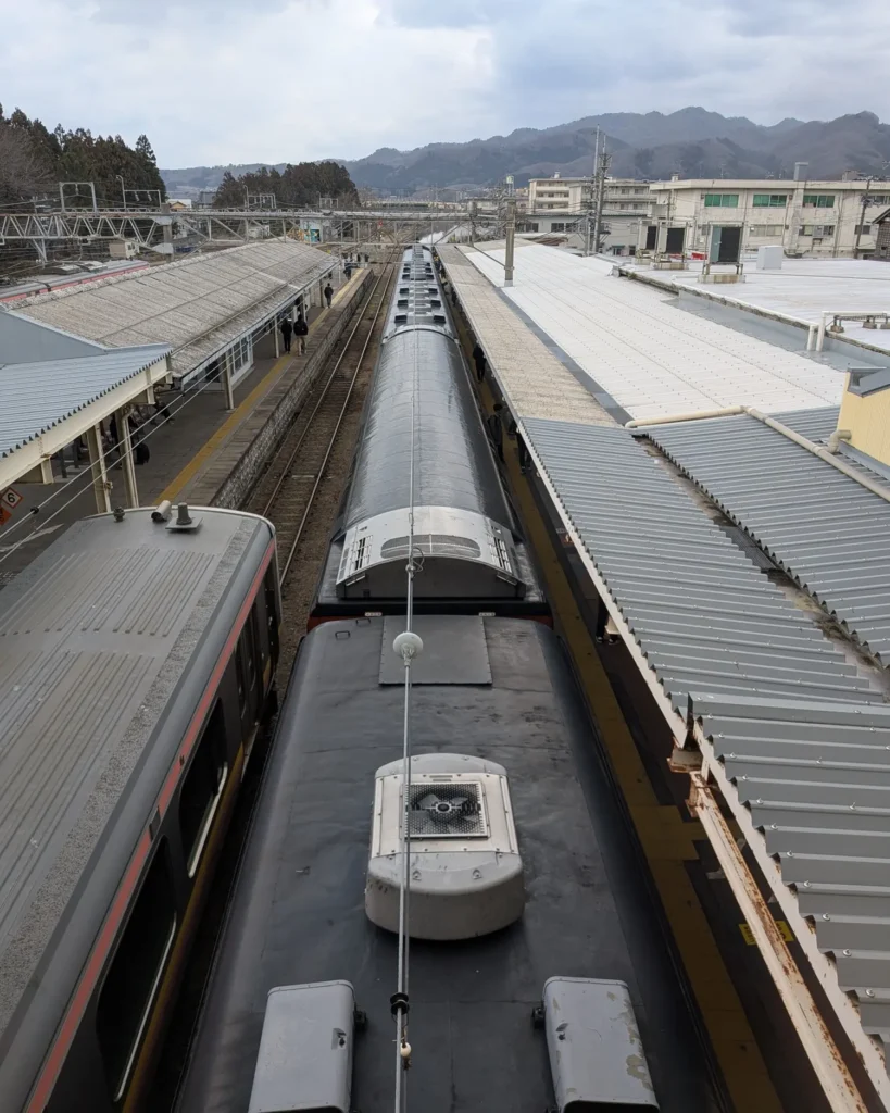 上から見たSL村上ひな街道号の車体。奥が先頭。