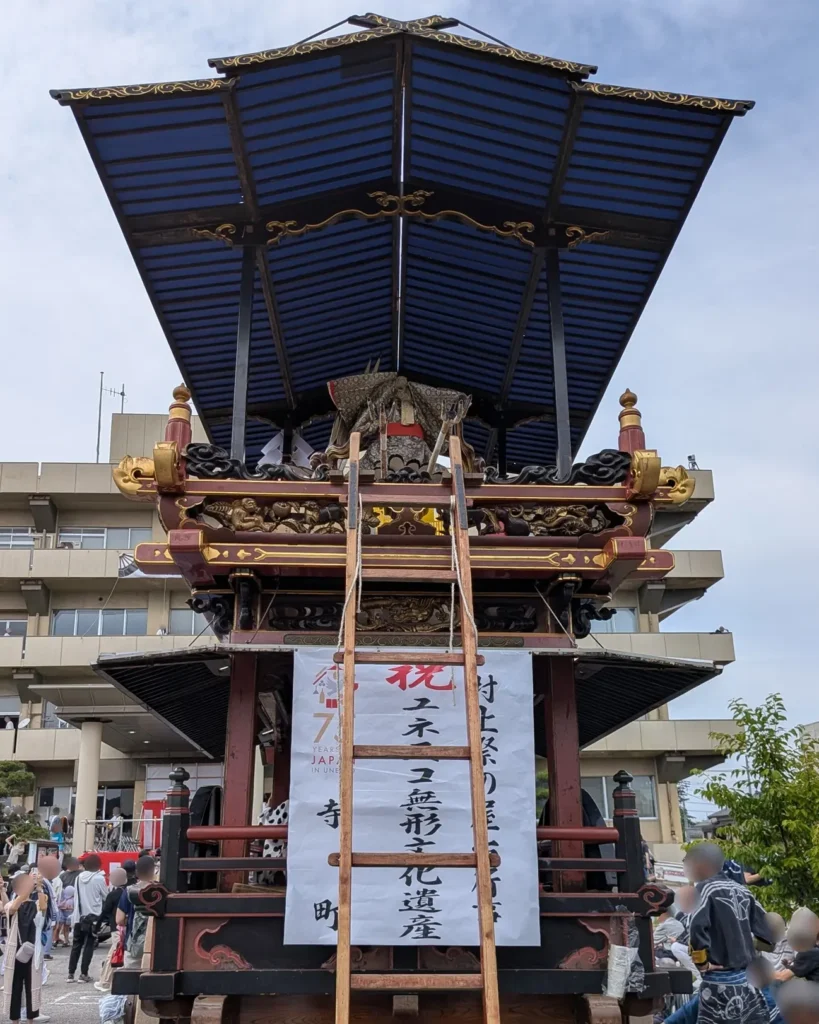 3番　寺町（しゃぎり屋台）

・制作年：寛政元年（1789年）
・制作者：藤井甚右衛門、喜次郎、藤七、市右衛門、佐七
・乗せ物：「費長房」。鶴に乗り、巻物と団扇を手にする。仏教史を撰した功績で崇められる。