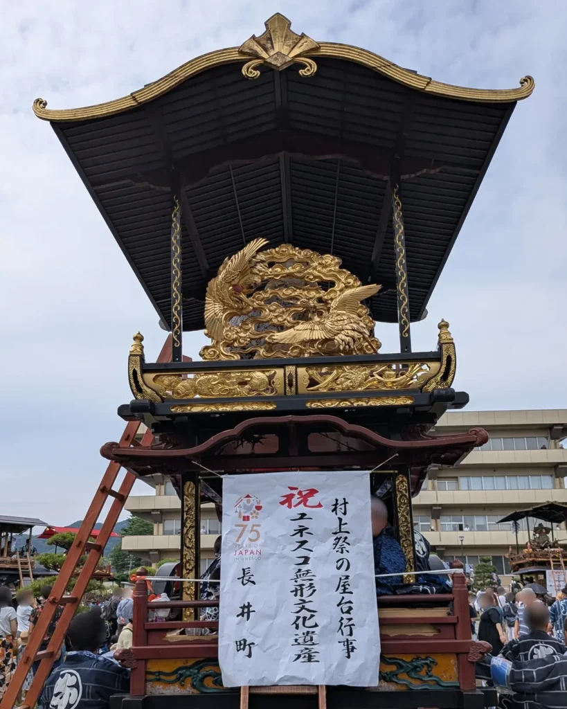 13番　長井町（しゃぎり屋台）

・制作年：明治2年（1869年）
・制作者：高田耕平、高田鎌次
・乗せ物：「布袋」。首を左右に動かし舌を出す、からくり仕掛けがある。
