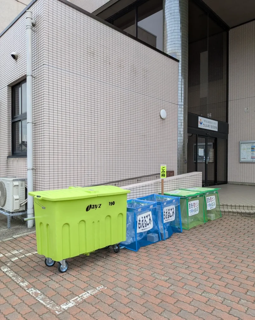 ユネスコ無形文化遺産登録祝賀イベントの会場に設置されたごみ箱