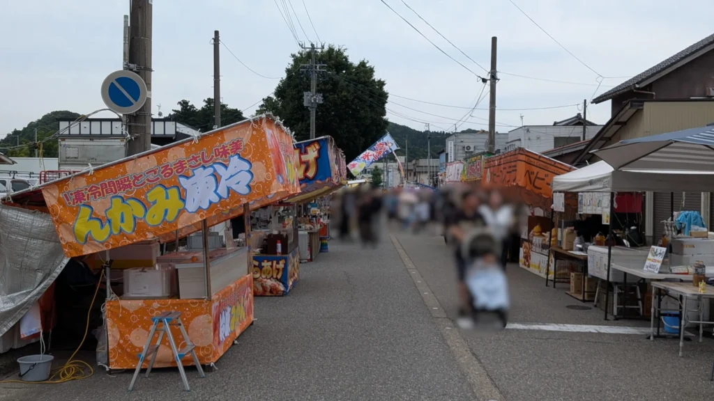 村上大祭の露店市場の様子