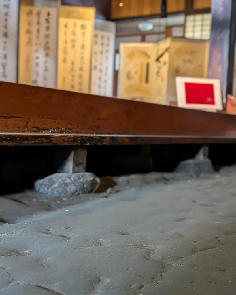 吉川酒舗の町屋に残る昔ながらの三和土の土間