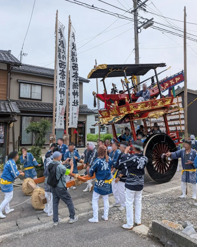 瀬波横町のお旅所を訪れた瀬波浜町の屋台