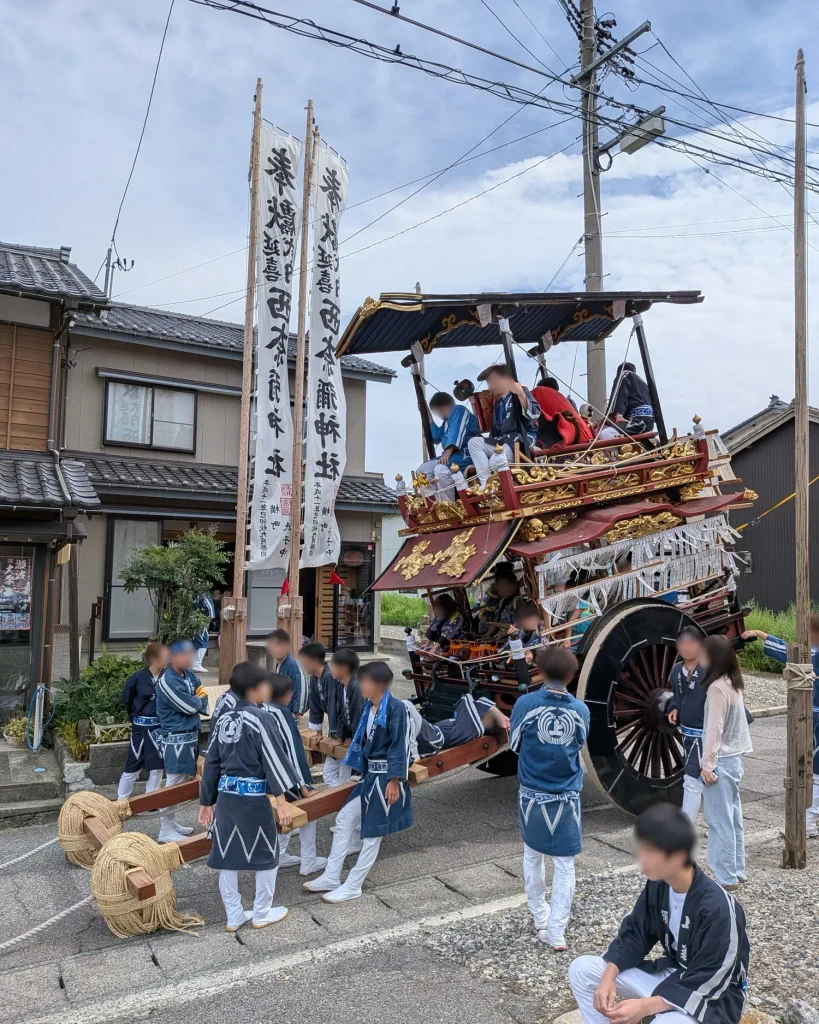 瀬波横町のお旅所を訪れた瀬波上町の屋台